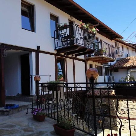 Стаи За Гости Елеганс Elena Exterior photo